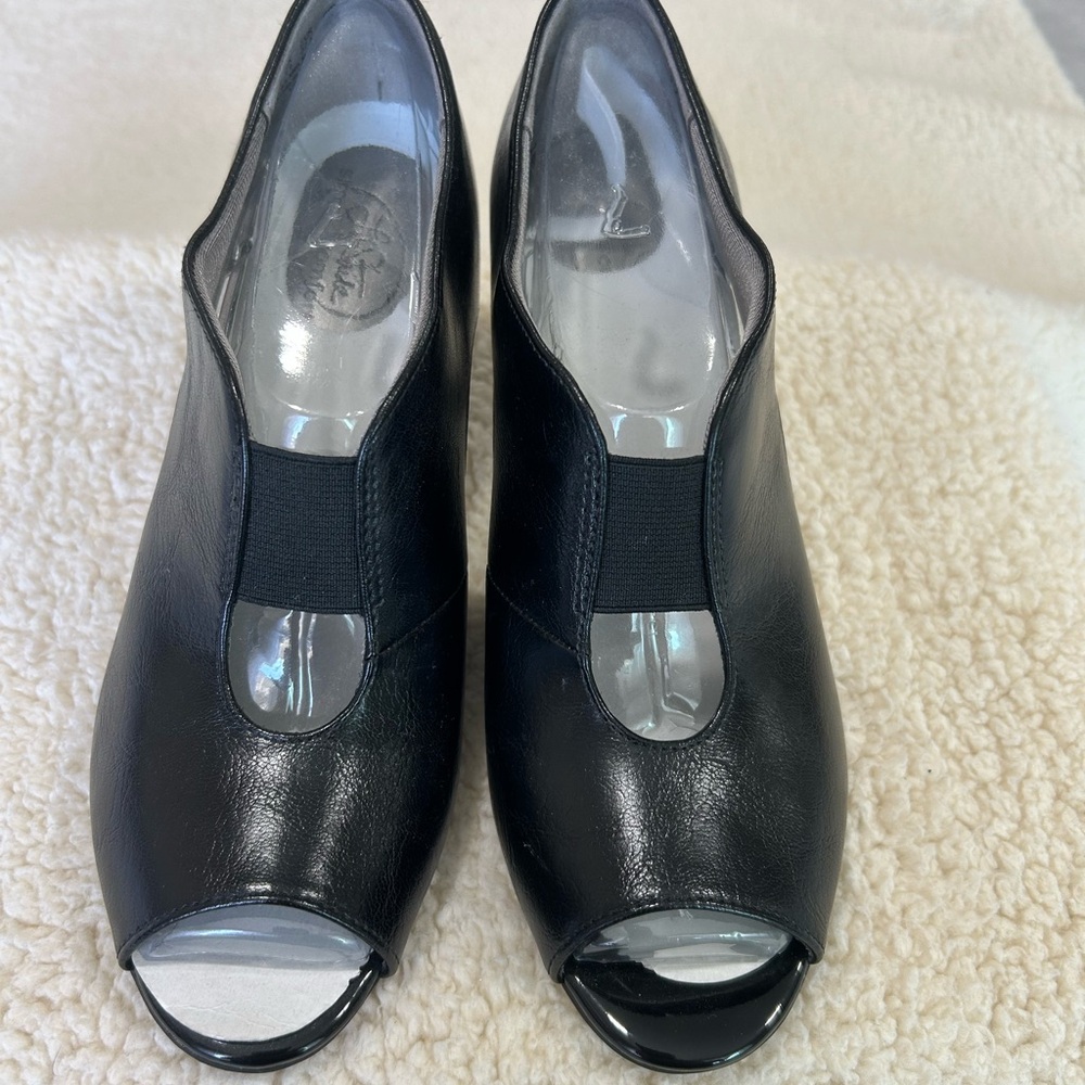 Life Stride Black Open-Toe Heels